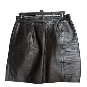 CUIR CLASSIQUE POUR FEMME Vintage Women's Leather mini skirt. Size 11/12